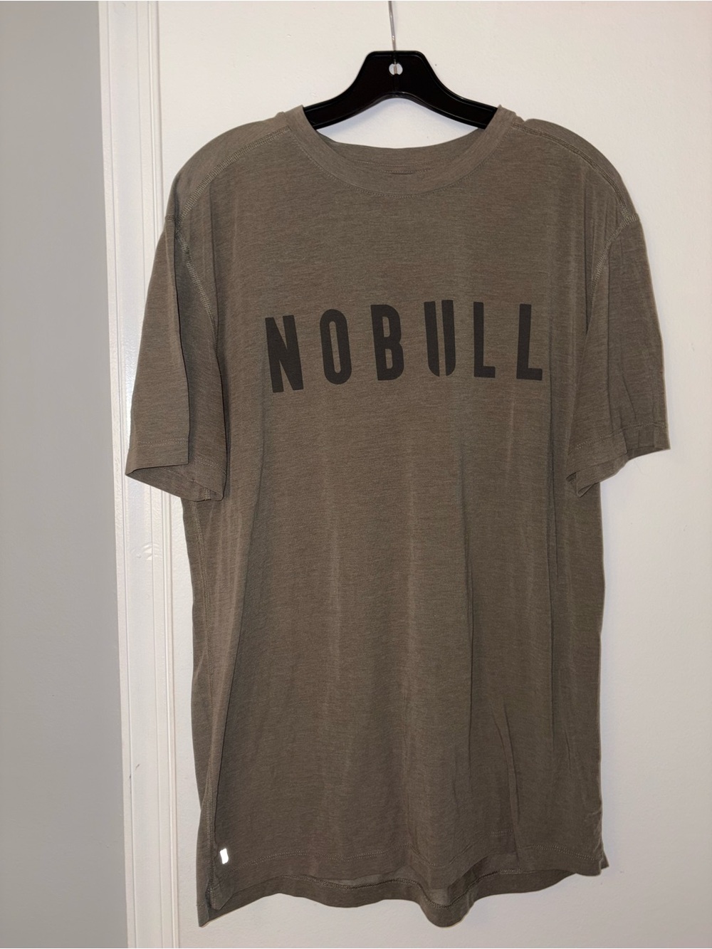NOBULL Men’s Olive Logo Short-Sleeve Tee